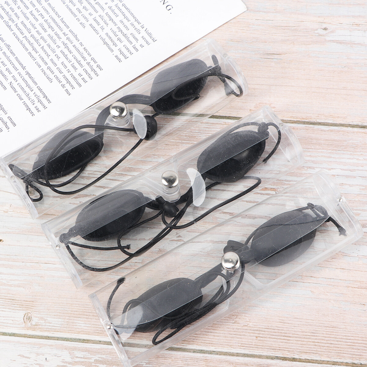 FOXNOVO 2 Set Safety Goggles Eye Patch Red Blue Light Eye Protect Eyepatch for Patients in IPL UV Infrared LED Light Therapy (Hard Style Case and Eyepatch, Black)